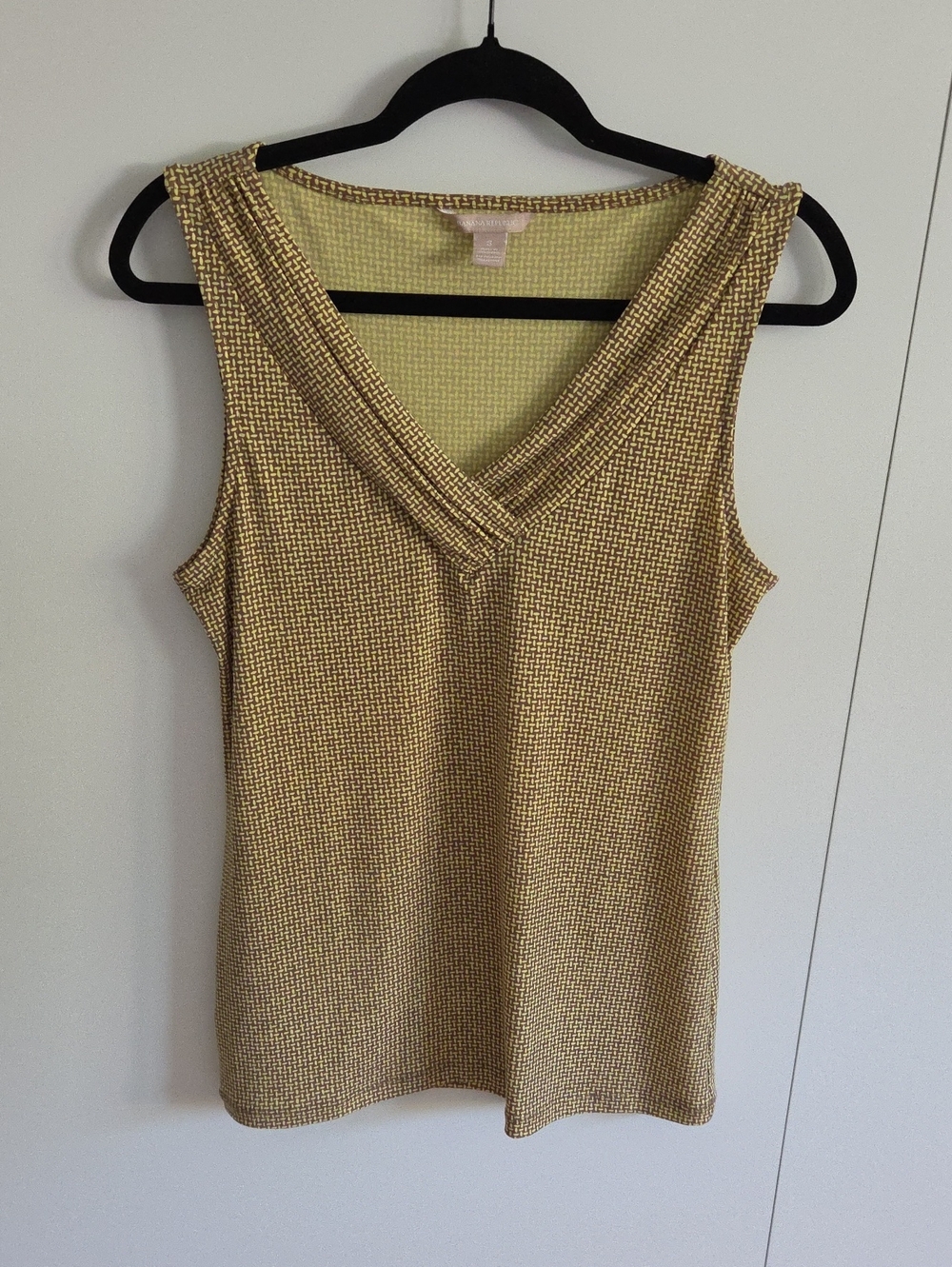 Sleeveless V-Neck Knit Tank Top - Yellow, Gold, Taupe design